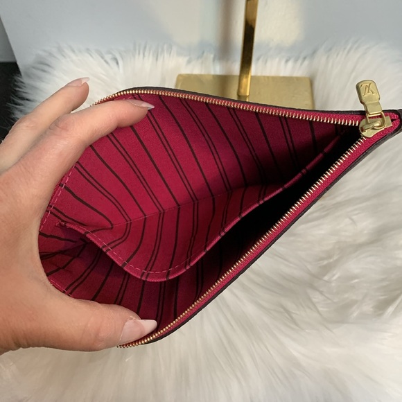 New authentic Louis Vuitton Neverfull pouch with pink interior - Picture 9 of 17